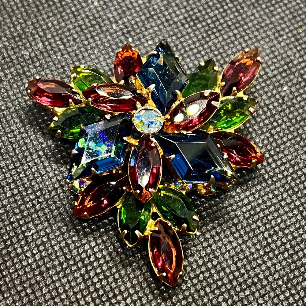 Large Vtg D&E Juliana BOOK PIECE Diamond Shape Multi Color Rhinestone Brooch Pin - Picture 2 of 6